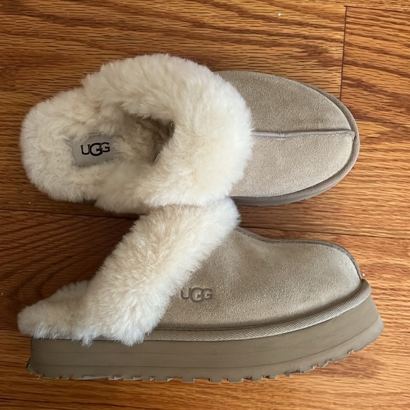 Platform Shearling Ugg slipper- barely worn! - Picture 4 of 5